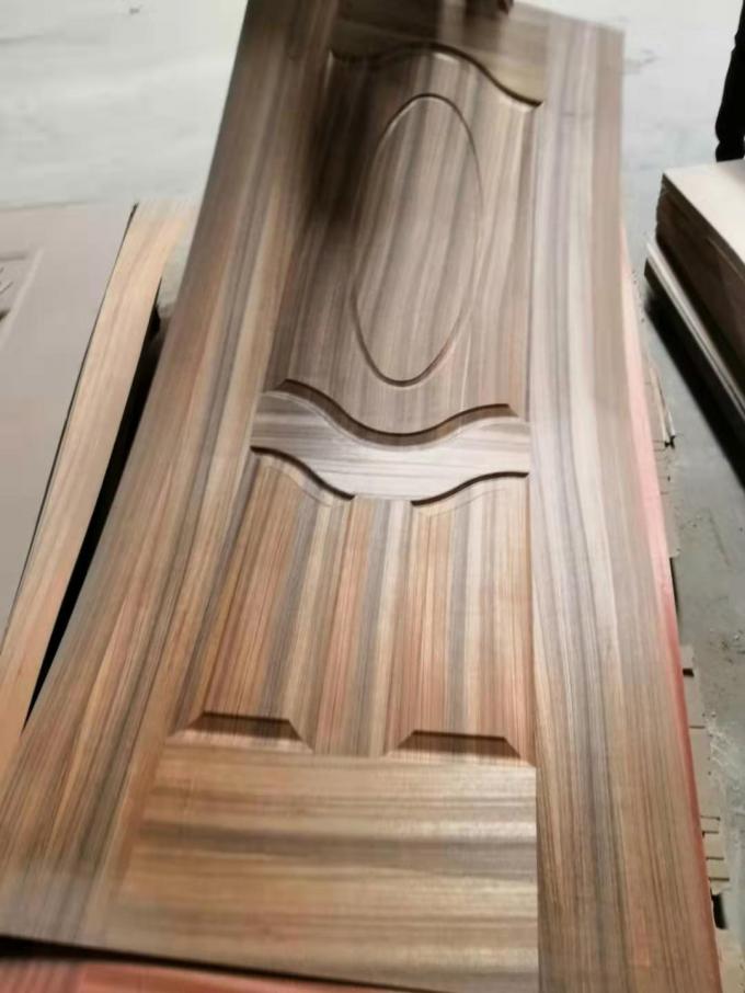Pelle di legno della porta del laminato di spessore della quercia 4mm del grano/pelli resistenti porta esteriore dell'acqua
